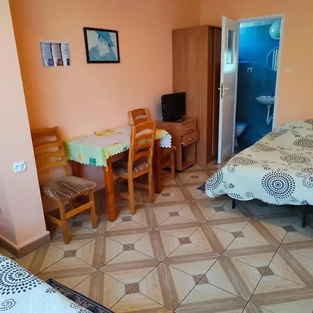 Quarto em Acomodações Particulares Goscinne Ma-ja