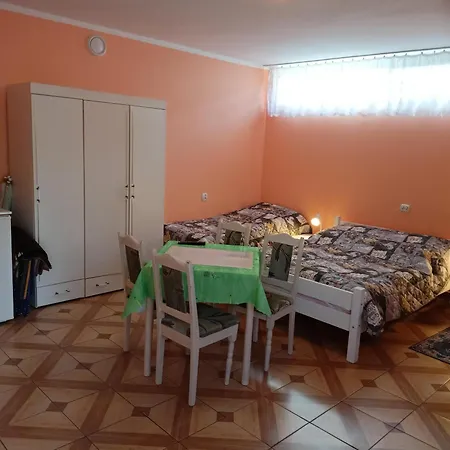 Quarto em Acomodações Particulares Goscinne Ma-ja