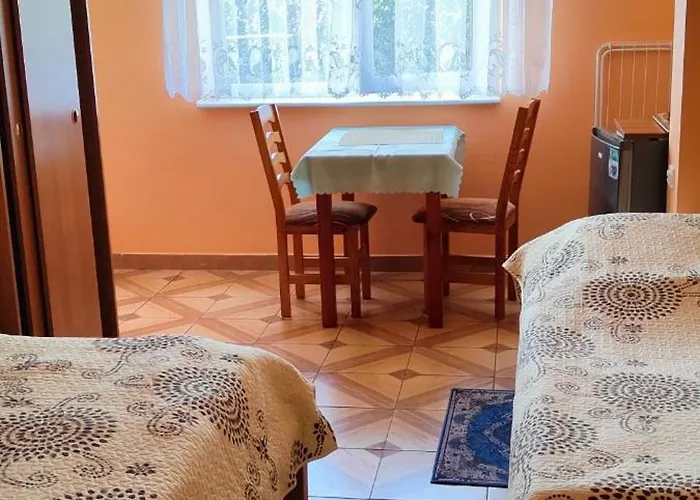 Quarto em Acomodações Particulares Goscinne Ma-ja *