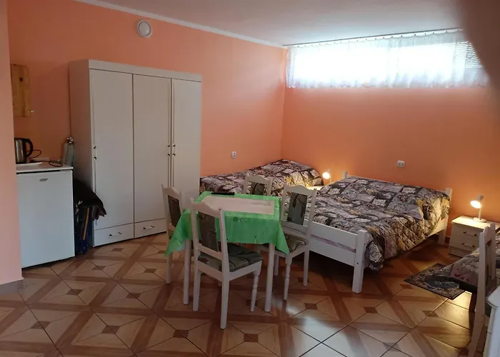Quarto em Acomodações Particulares Goscinne Ma-ja